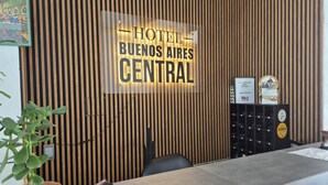 Suíte luxo, vista para a cidade | Área de estar