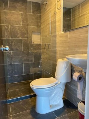 Family Quadruple Room | Bathroom