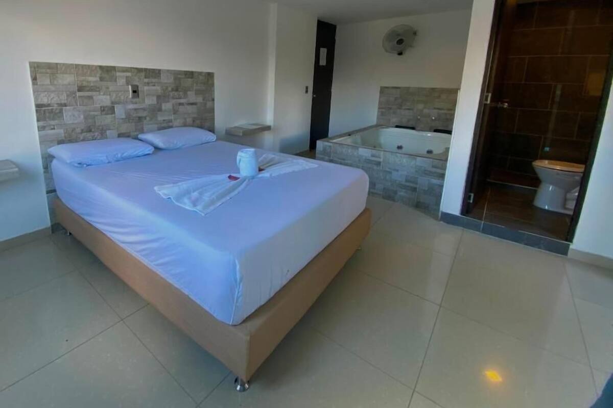 Deluxe Suite, City View