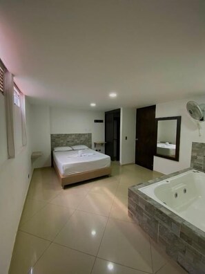 Deluxe Suite, City View