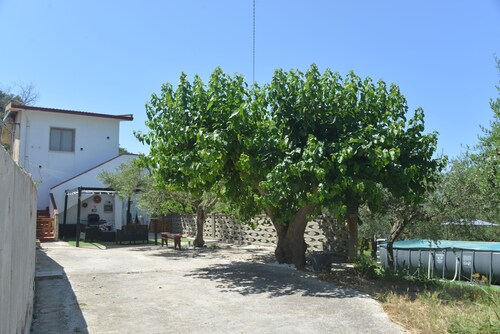 Here you find your serenity. Villa surrounded by nature with swimming pool.