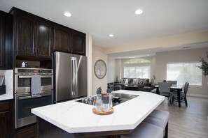 Fridge, microwave, oven, stovetop - The 13th Hole House at River Island Golf Course (Springville)