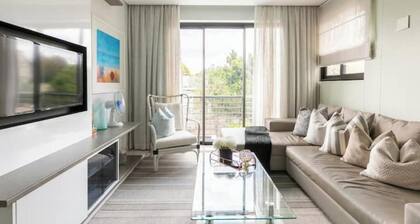 Luxurious Danteâs One Hyde Park Suites Free WiFi