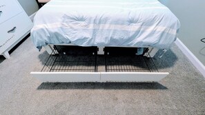 2 bedrooms, iron/ironing board, internet, bed sheets