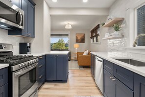 Mikrowelle, Ofen, Herdplatte, Geschirrspüler