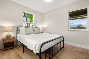3 bedrooms, iron/ironing board, Internet, bed sheets