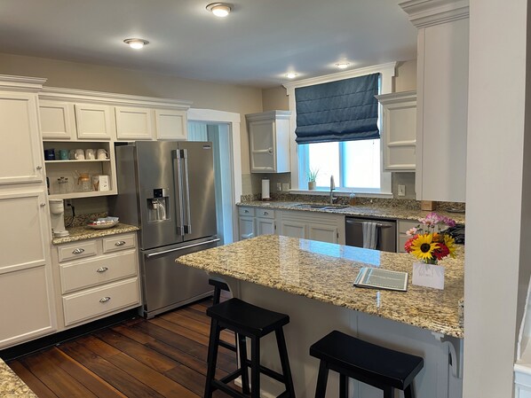 Microwave, oven, stovetop, dishwasher