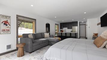 1 slaapkamer, een strijkplank/strijkijzer, reisbedje, wifi