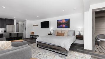 1 habitación, tabla de planchar con plancha, cuna de viaje y wifi