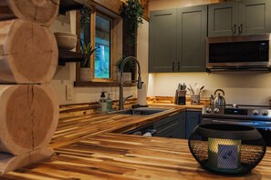 Microondas, horno, parrilla de estufa y lavavajillas