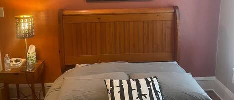 1 غرفة نوم ومكواة/لوح كي وواي فاي وملاءات أسرّة