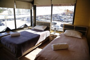 Comfort Chalet, 3 Bedrooms, Mountain View