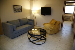 Comfort Chalet, 1 Bedroom, Mountain View | Living area
