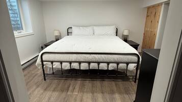 4 habitaciones, tabla de planchar con plancha, wifi y ropa de cama