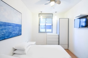 2 chambres, fer et planche à repasser, lit de bébé portatif, Wi-Fi