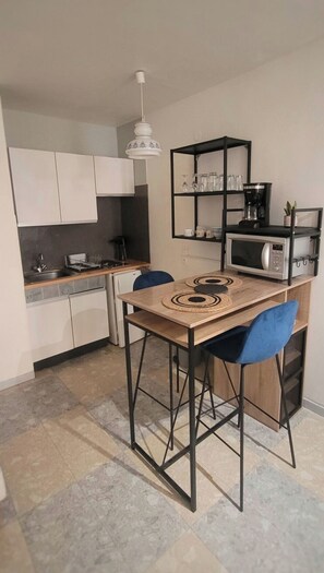 Microondas, parrilla de estufa y lavavajillas