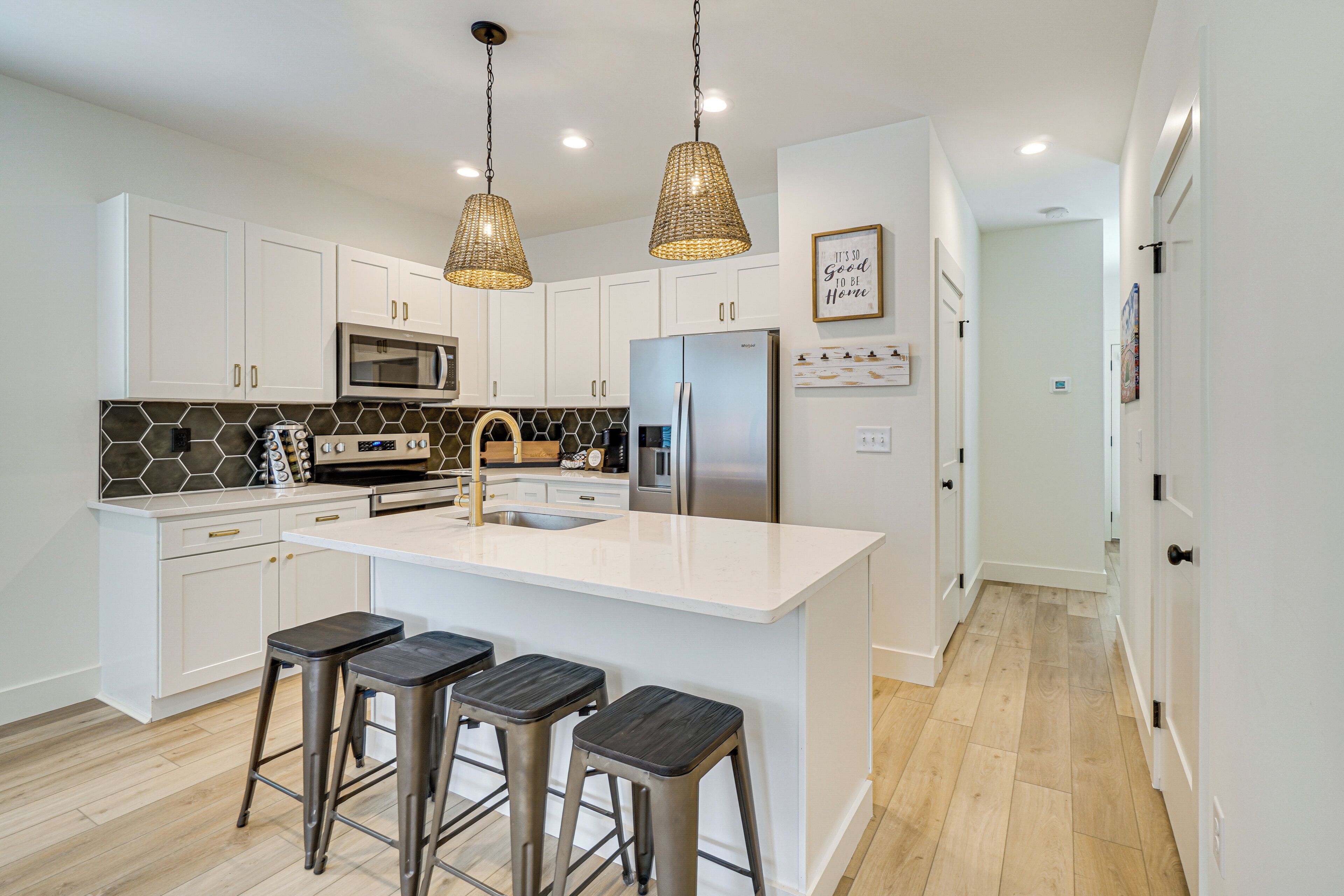 Fridge, microwave, stovetop, dishwasher