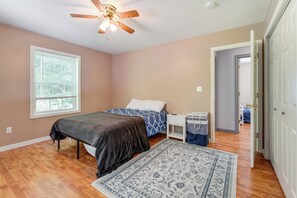 3 bedrooms, internet, bed sheets