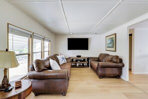 TV, fireplace, stereo - Fish & Boat On-Site! Waterfront Florida Keys Home (Marathon)