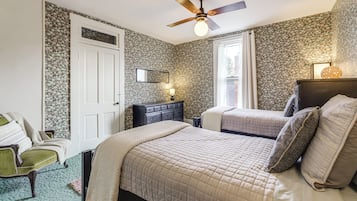 3 Schlafzimmer, Schreibtisch, Bügeleisen/Bügelbrett, Reisekinderbett