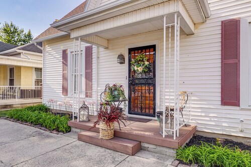 Walkable Group Getaway w/ Bikes in West Liberty!