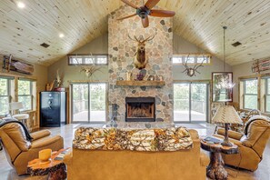 TV - 3 MI to Lake: Pet Friendly Wabeno Cabin! (Wabeno)