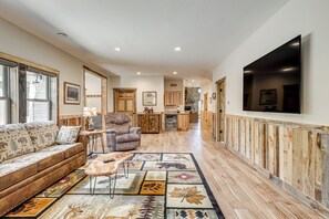 TV - 3 MI to Lake: Pet Friendly Wabeno Cabin! (Wabeno)