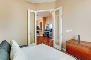 3 chambres, bureau, fer et planche à repasser, accès Internet