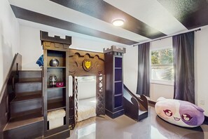 3 habitaciones, tabla de planchar con plancha y acceso a internet