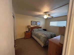 2 habitaciones, tabla de planchar con plancha, wifi y ropa de cama 