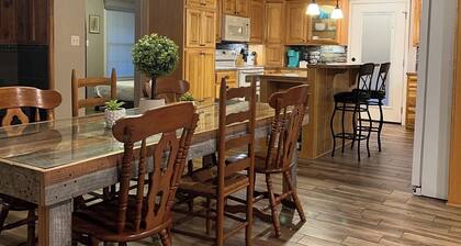 Lovely 2 bedroom 2 bath home at the base of Mt Magazine near Subiaco Academy