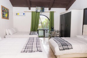 Habitación Confort, vistas al jardín | Espacio para trabajar con un portátil, wifi gratis, ropa de cama