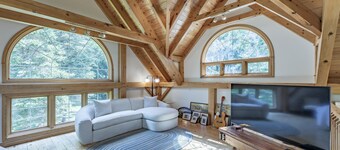 Unique 4 bed 5 bath cottage with 3 bed 2 bath guest cottage on Lake Muskoka