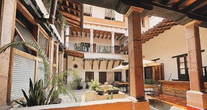 Hotel type room, one block from Lake 10