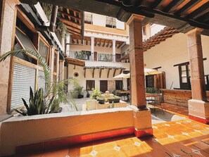 Outdoor dining - Hotel Room, one block from the Lake centr 7 (Valle de Bravo)