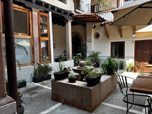 Outdoor dining - Hotel Room, one block from the Lake centr 4 (Valle de Bravo)