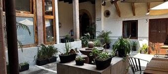 Hotel Room, one block from the Lake centr 4