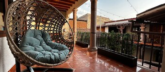 Hotel Room, one block from the Lake centr 4