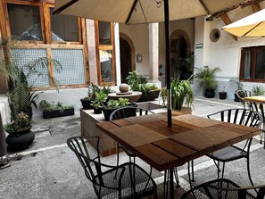 Outdoor dining - Hotel Room, one block from the Lake centr 4 (Valle de Bravo)