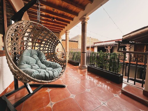 Hotel Room, one block from the Lake centr 3