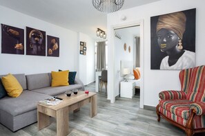 Studio | Living area | Flat-screen TV - Sunstay Isabel Loft Torremolinos (Torremolinos)