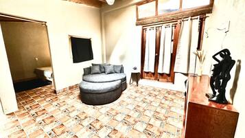 1 quarto, escrivaninha, ferros/tábuas de passar roupa, Wi-Fi