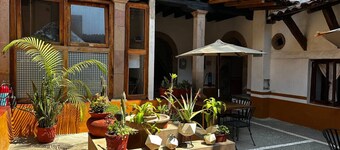 Hotel type room, one block from the Lake centr 5