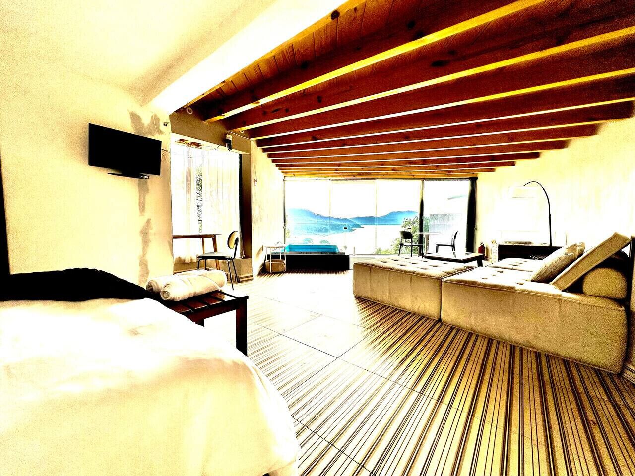 1 多间卧室、办公桌、WiFi