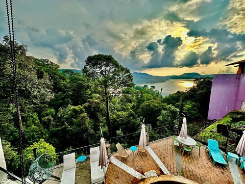 Lake View Cabin Heated Swimming Pool 2