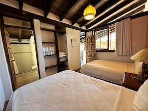 1 bedroom, desk, WiFi