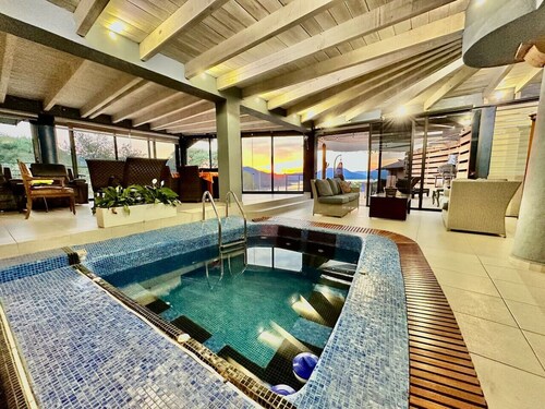 Beautiful Apartment, Lake View, Pool