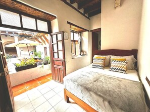 1 slaapkamer, een bureau, wifi, beddengoed