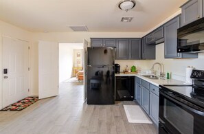 電子レンジ、オーブン、コンロ、食器洗い機