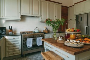 Micro-ondes, four, plaque de cuisson, lave-vaisselle